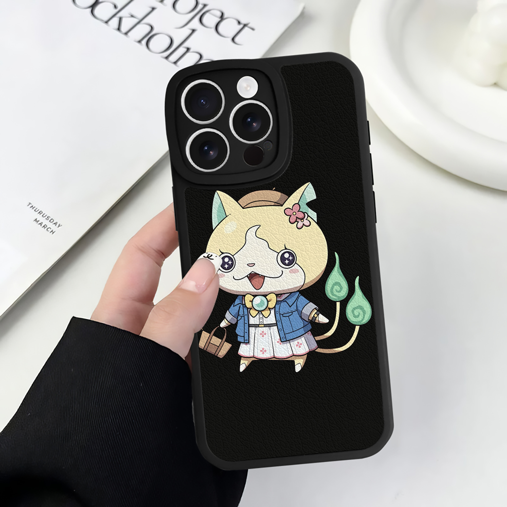（画像用） 妖怪ウォッチ Yo-kai Watch 【iPhone 16シリーズ対応】シリコンスマホケース（レザー調） 材質：シリコン